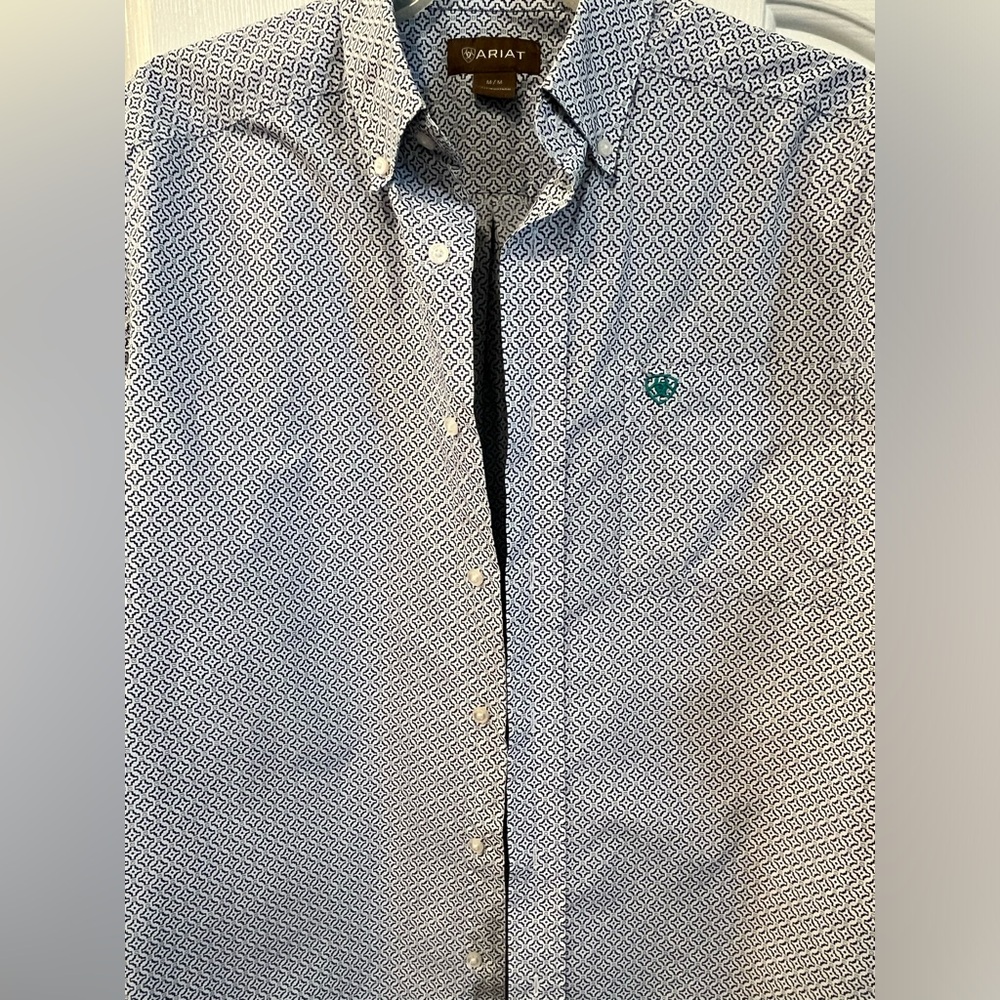 Ariat button down shirt men’s size medium.